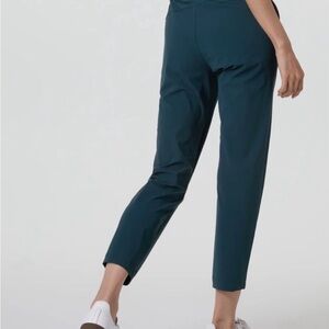 NWOT Vuori Miles Ankle Pant in Moss